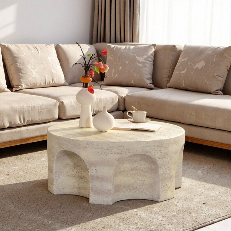 Table basse ronde avec base arquée