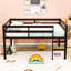 Lit mezzanine simple en bois avec échelle-499246109