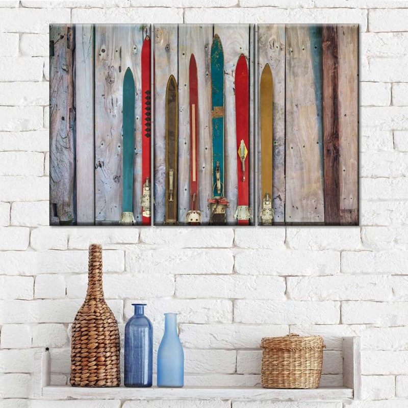 «Colorful Rustic Skis», reproduction d'art sur toile, H 24 po x l 38 po x P 1,25 po
