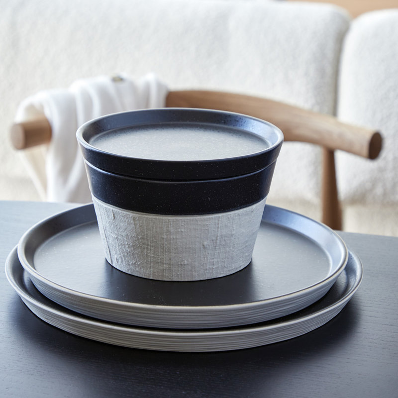 Nótos Fine Stoneware Dinner Plate, Latitude Black