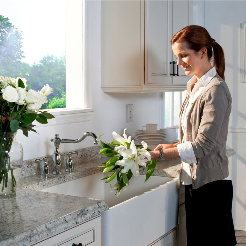 Évier de cuisine simple avec crépine en argile réfractaire 30 x 18 po Houzer avec grille, Blanc