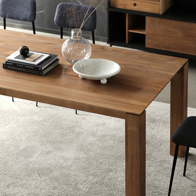 Table de salle à manger moderne en bois massif