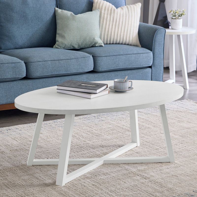 Table basse élégante en bois ovale