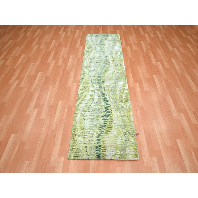 Tapis de couloir oriental vert en soie noué à la main 2 pi 6 po x 8 pi 2 po, Tapis de couloir 2 pi 6 po x 8 pi 2 po