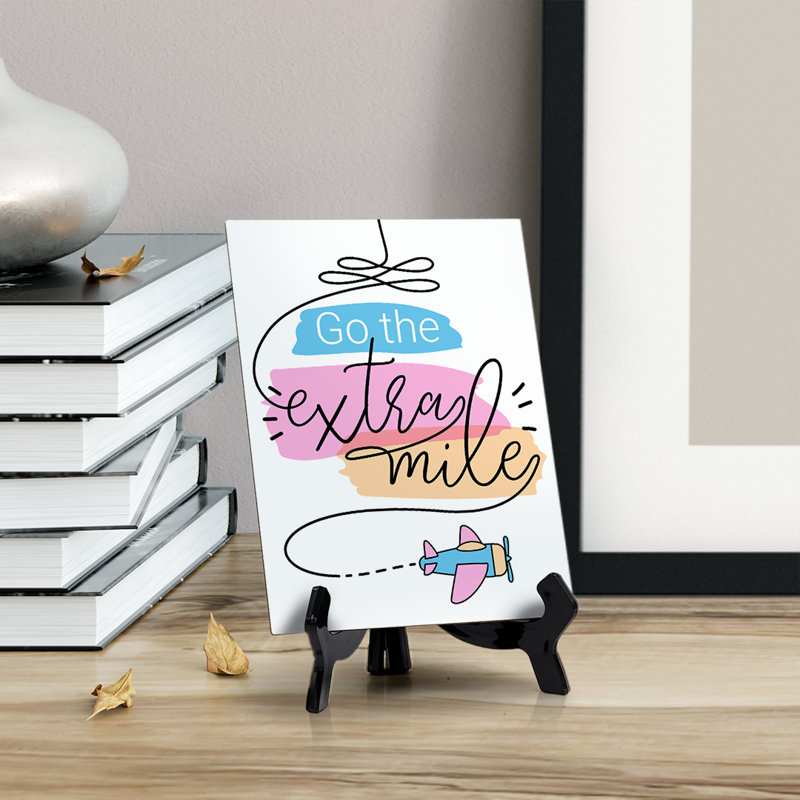 Plaque de table Go The Extra Mile avec support en acrylique