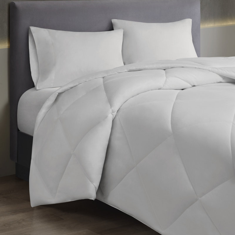Cooling Oversized Down Alternative Comforter with HeiQ Smart Temp – White, King/Cal King, King/Cal. King