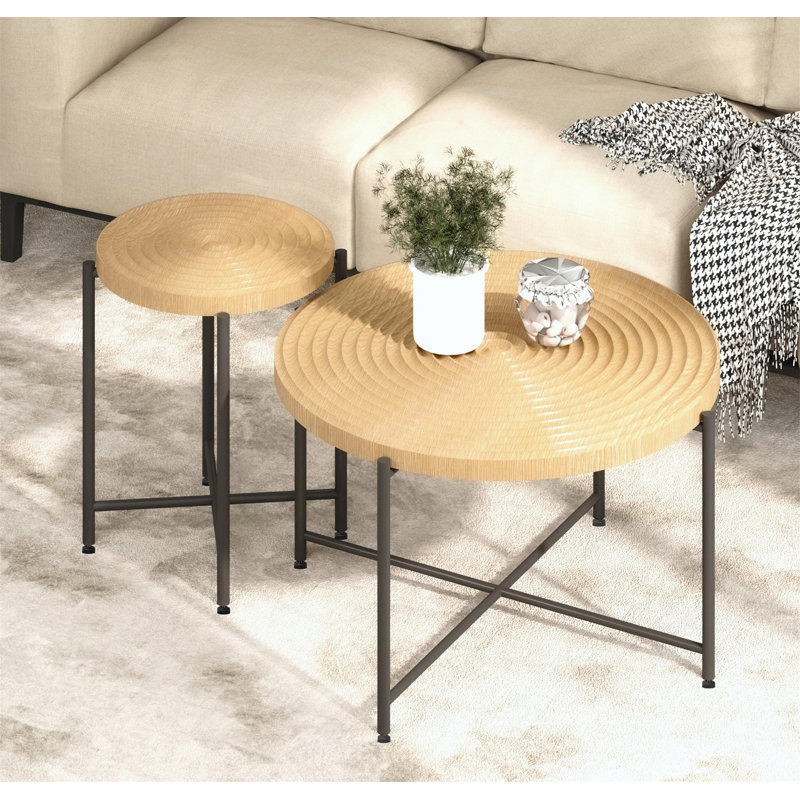 Ensemble de table basse et de table de charme charmante et vieillie avec attrait rustique et fabrication durable