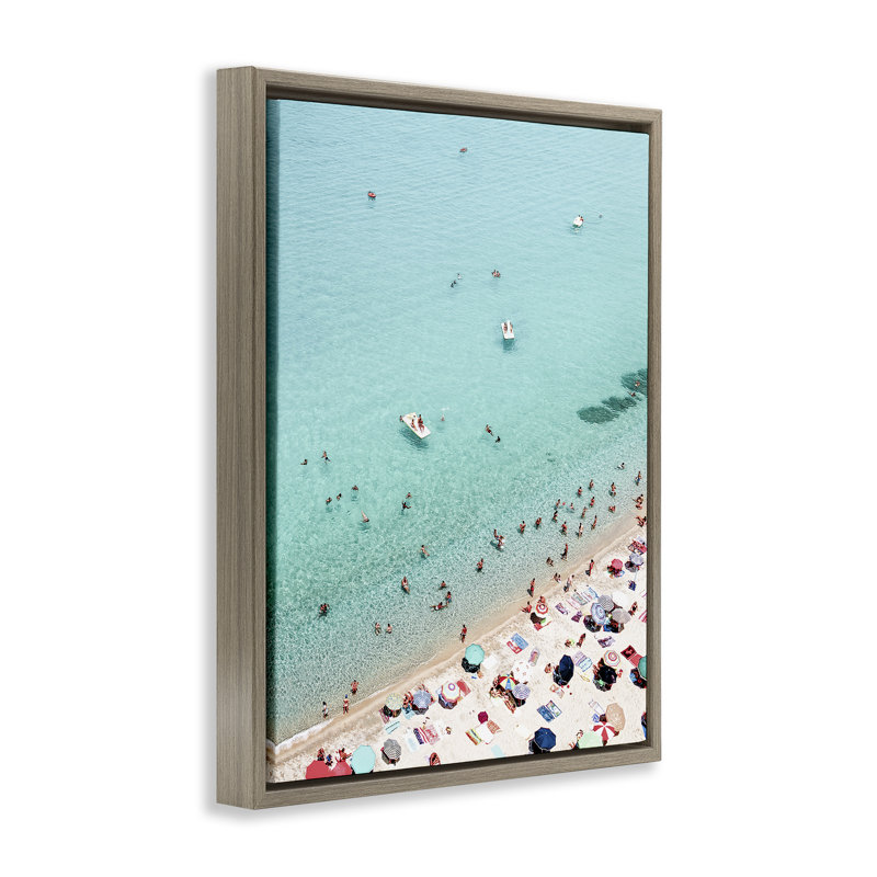 «Busy Beach View», art mural encadré flottant par Sissi et Seb, Cadre flottant orme Montalcino, H 21 po x l 17 po