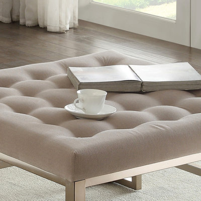 Beige moderne et champagne avec base texturée en champagne, convient aux espaces de vie