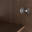 Meuble-lavabo de style Mid-Century de 76 cm (30 pouces) avec armoire marron, lavabo en céramique blanche, rangement sous lavabo, porte à fermeture amortie et motif horizontal à lattes, design moderne et réglable.