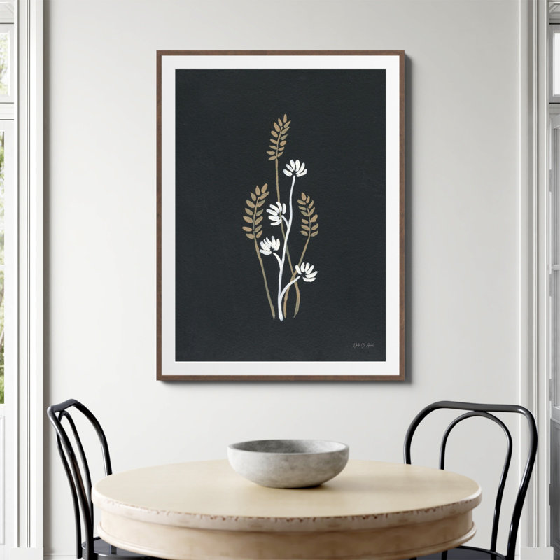 «Petite Floral II» d'Yvette St. Amant, Papier avec cadre photo noyer, Oui, H 48 po x l 36 po