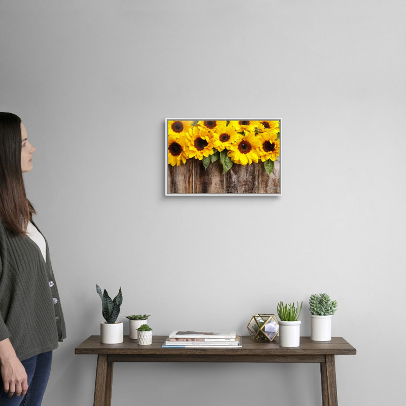 Tournesols sur fond en bois, art mural, H 18 po x l 12 po x P 1,75 po, Cadre blanc