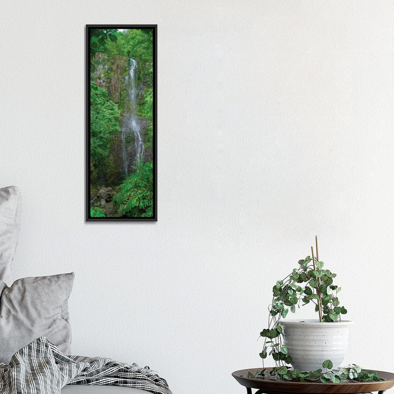 «Maui Waterfall» par Scott Bennion, reproduction sur toile, H 36 po x l 12 po x P 1,5 po, Toile tendue
