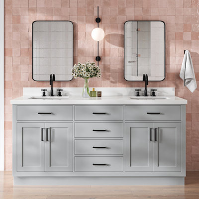 Meuble-lavabo double en bois massif 72 po Tidworth avec plateau en quartz blanc 1,5 po