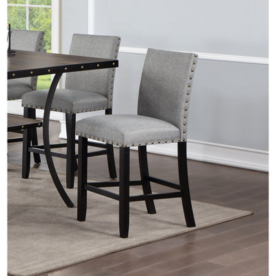 2 chaises grises à hauteur de comptoir, housse en tissu, coussinée, garniture cloutée, chaise de salle à manger contemporaine pour 2 personnes, coussin en mousse, tissu, style moderne