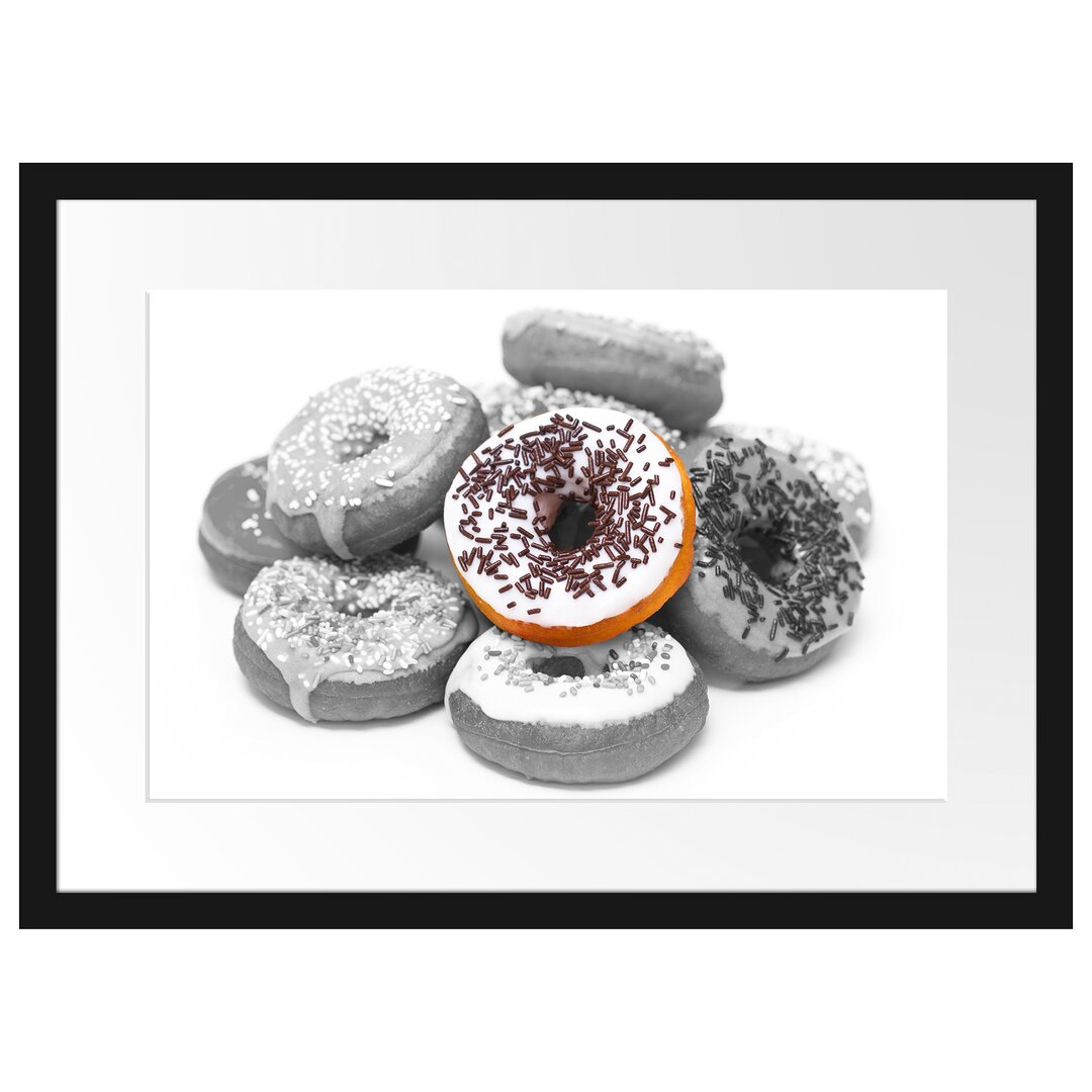 Gerahmtes Fotoposter "Glasierter Donut mit Streuseln