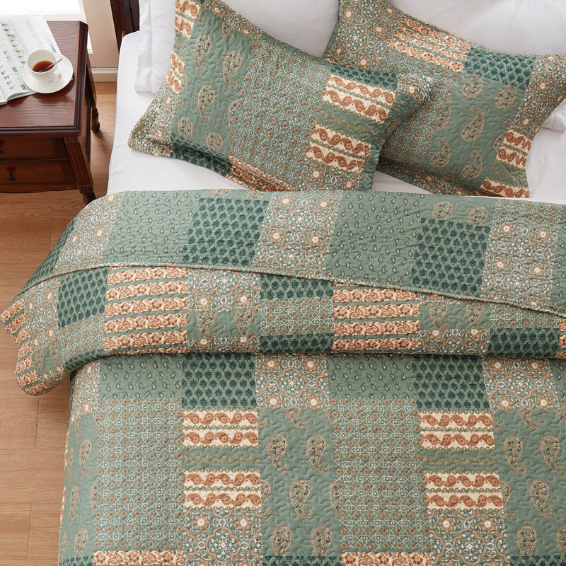 Paisley Quilt Set - Lightweight Microfiber Bedspread & Pillow Shams, Paisley Pattern, Oversized, All-Season Bed Cover, Green