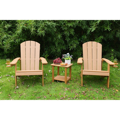2 chaises longues d'extérieur pour tous usages dans les jardins et les patios, matériau en HIPS résistant à la corrosion, confort ergonomique optimal, porte-gobelet latéral pour un accès facile aux boissons, structure du cadre assurant une assise sécurisée.
