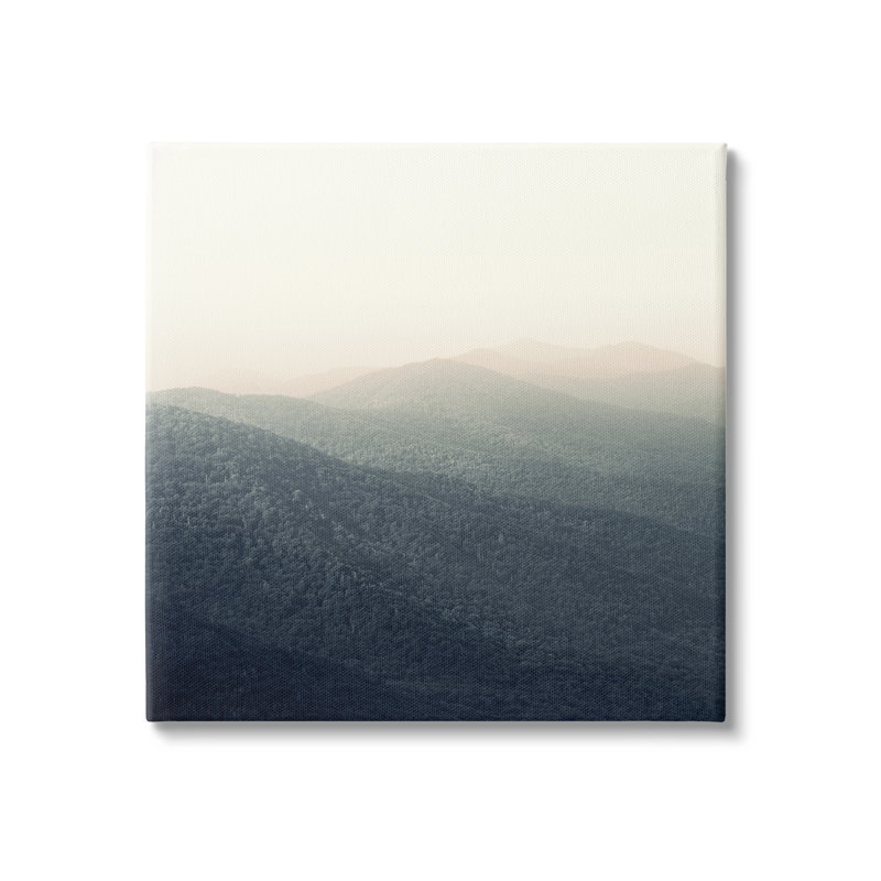 Lush Summertime Mountains Misty Grassland par Nicholas Bell - photographie, H 30 po x l 30 po, Toile tendue