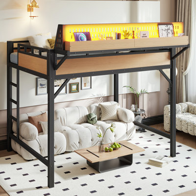 Structure de lit mezzanine en métal avec tablettes de rangement, panneau perforé, ports USB et lumières à DEL, finition naturelle, robuste et sécuritaire