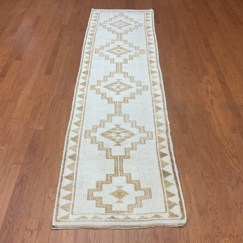 Tapis de couloir en laine Oushak fait à la main Bungalow Rose