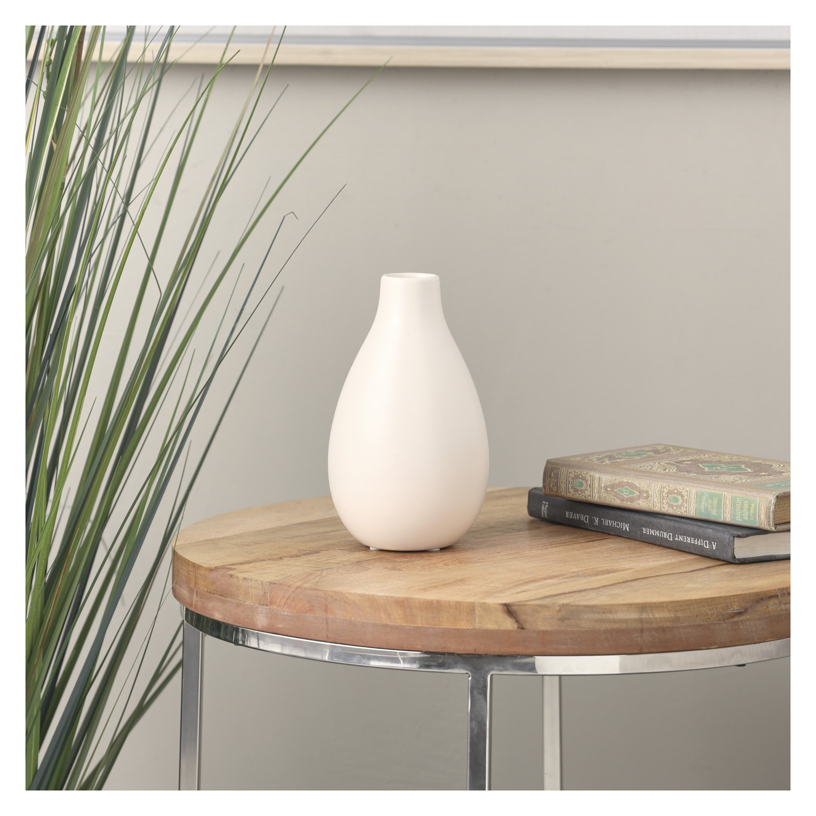 Mable Metal Table Vase, White