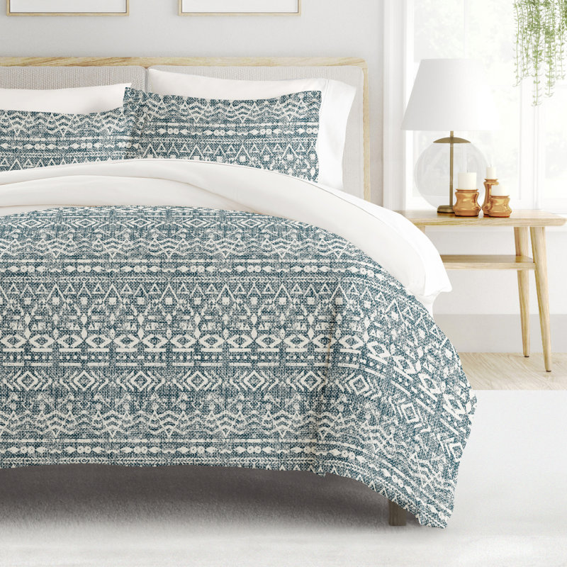 8-Piece Reversible Bedding Bundle - Patterned Duvet Cover, Comforter Insert and Solid Sheet Set, Queen Bedding Bundle