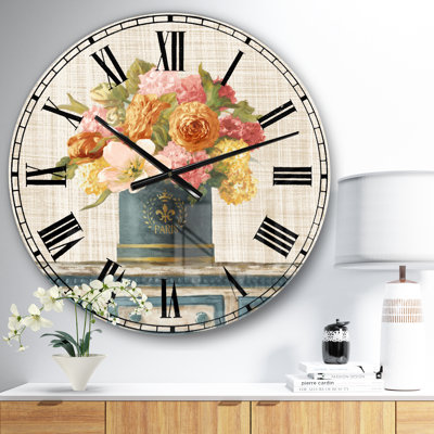 Tulipes dans une boîte à chapeau bleu sarcelle et or sur toile de lin - Horloge murale