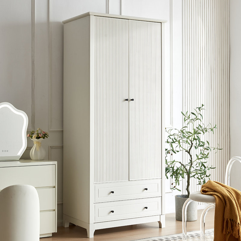 Petite armoire de style crème française
