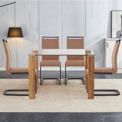 Ensemble repas pour quatre personnes