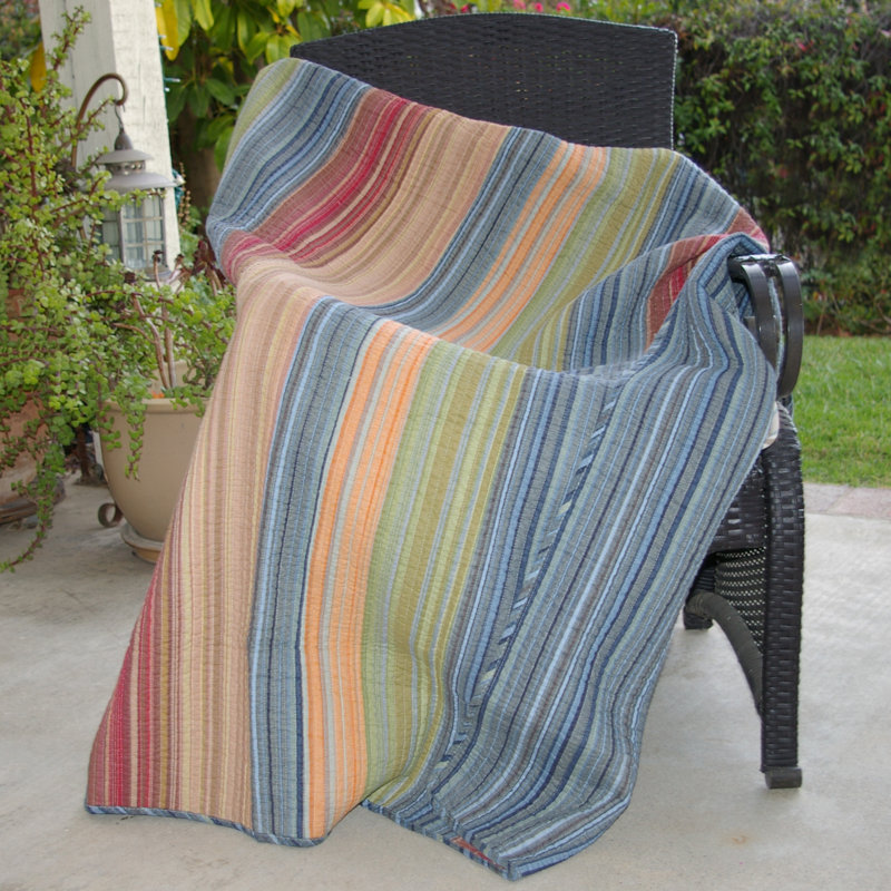 Jeté Katy Greenland Home Fashions - couverture matelassée à rayures abstraites en coton à motif coups de pinceau 50 po x 60 po