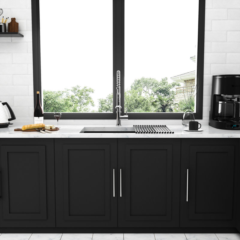 Évier de cuisine 23 po x 18 po x 9 po en acier inoxydable noir. Acier inoxydable de qualité. Surface nano pour un nettoyage facile. Guide de l'eau en forme de X pour un meilleur drainage. Avec les matériaux d'installation