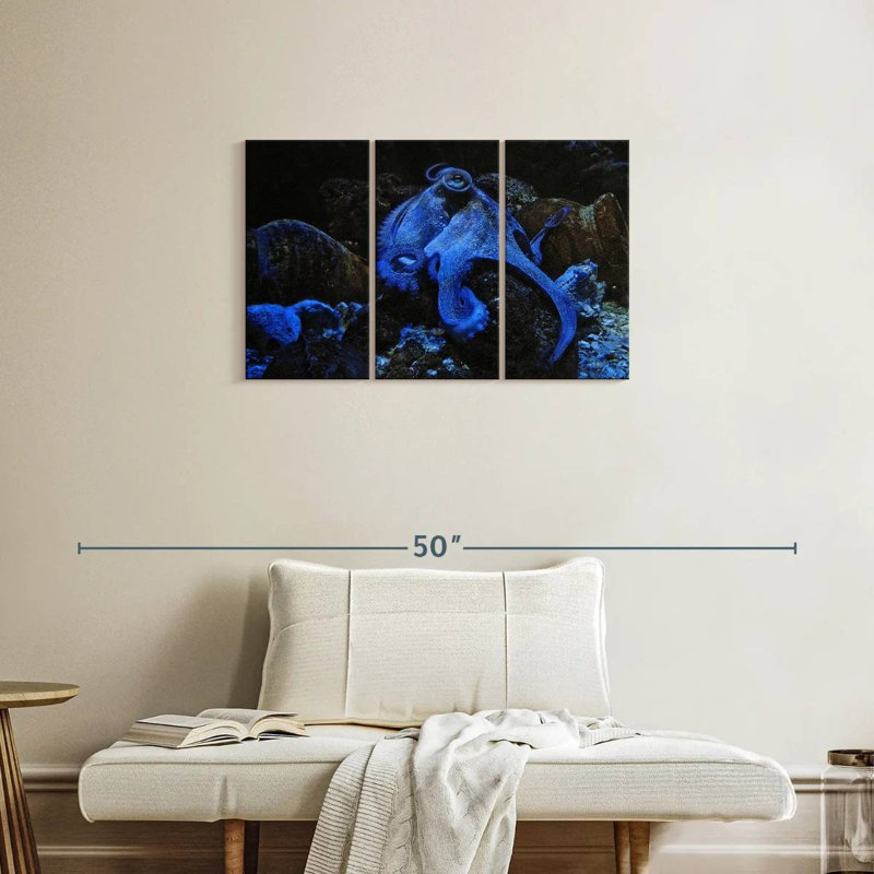 Pieuvre bleue stoïque, H 20 po x l 33 po