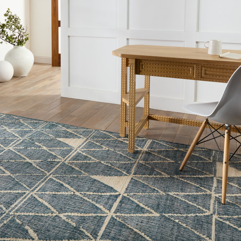 Area Rug in Navy/Beige, Rectangle 5' x 8'