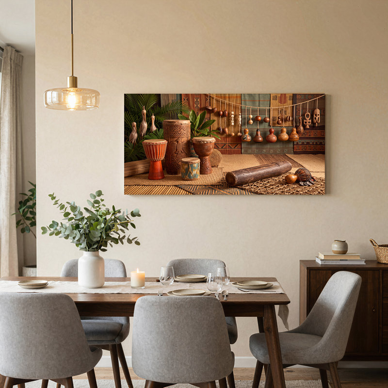 «Tambours sculptés et gourdes suspendues dans des tons de terre», art mural, L 58 po x H 28 po