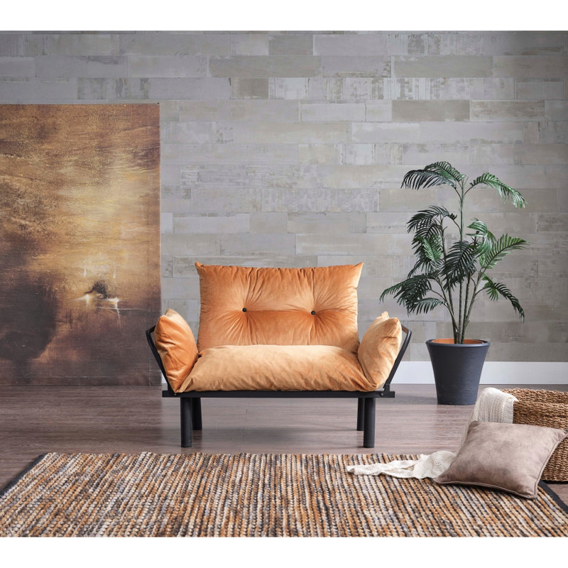 Canapé-lit futon deux places couleur moutarde riche, structure en métal, profondeur 125,4 cm, largeur 60 cm, hauteur 87,5 cm. Modèle moutarde avec support, profondeur 124,5 cm, largeur 61 cm, hauteur 89 cm, poids 13,6 kg.