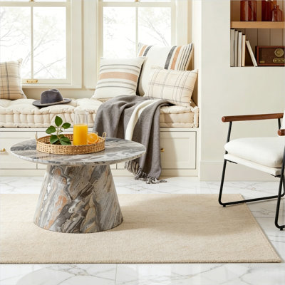 Table basse ronde de 23,6 pouces avec panneau de fibres à densité moyenne gris texturé, capacité de 4 places, silhouette circulaire moderne