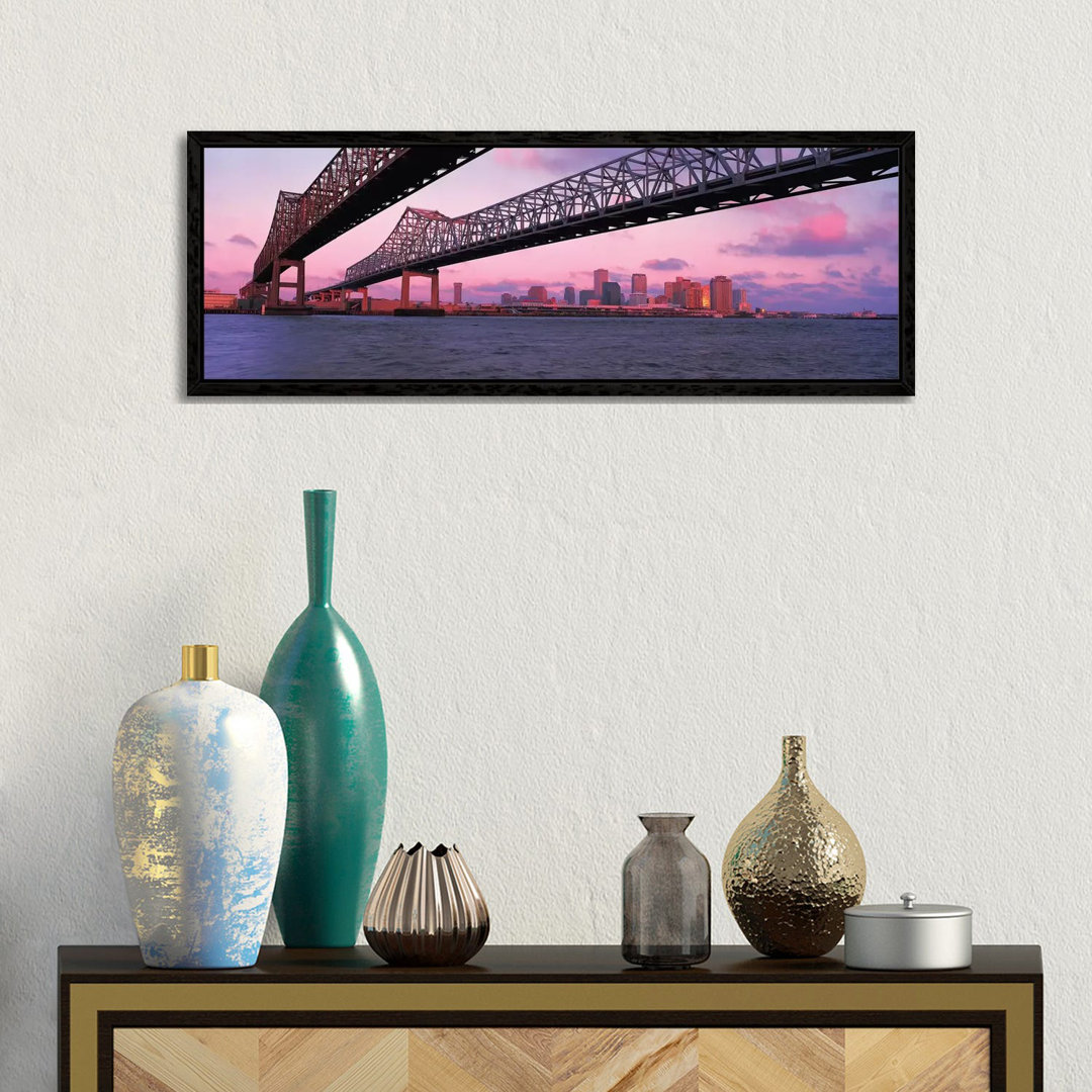 Nola Panoramic Skyline Cityscape (Bridge - Sunset) von Unbekannter Künstler - Floater Frame Panoramic Gallery-Wrapped Ca...