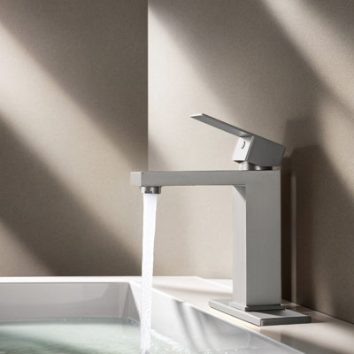 Single-handle Bathroom Faucet