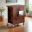 Chariot utilitaire avec roulettes - armoire et tablette ouverte en noyer Gregory H 33,05 po x l 43,05 po x P 18,30 po Gregory