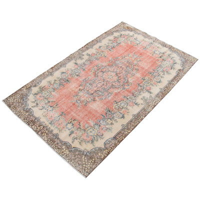 Tapis corail foncé Prestan 5 pi 7 po x 8 pi 5 po