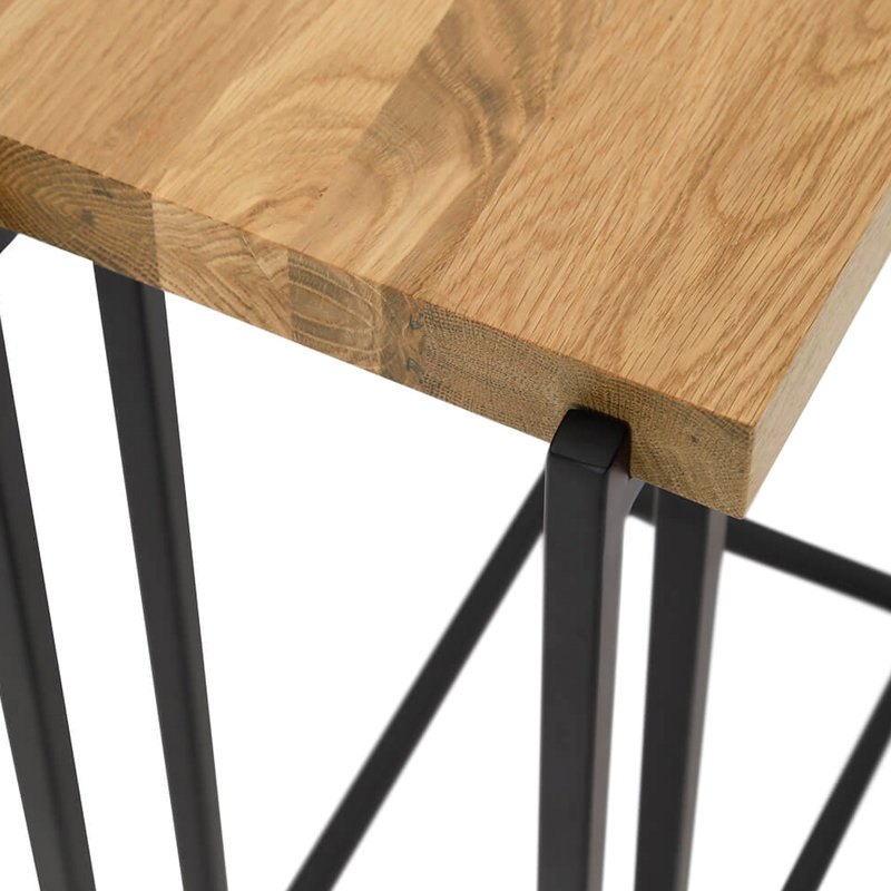 Table d'appoint en chêne avec conception facile à placer sur l'accoudoir, finition savonneuse solide, structure en métal noir, bonnes collations et boissons, profondeur de 16,62 po, largeur, hauteur de 23,81 po, chaise longue astucieuse de 10,87 lb,