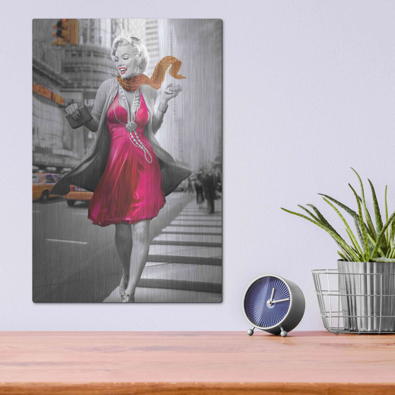 Marilyn in the City BW par JJ Brando - impression sans cadre sur métal, H 16 po x l 12 po x P 0,13 po