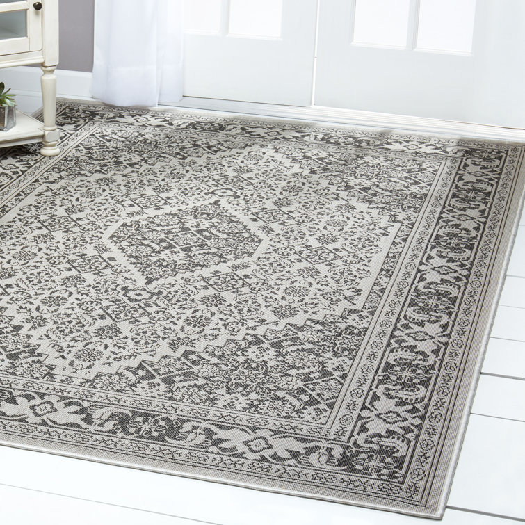 Nicole Miller New York Patio Country Dahlia Medallion Indoor/Outdoor Area Rug Grey/Black