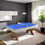 Une table polyvalente trois-en-un qui sert à la fois de table de billard et de table de salle à manger.
