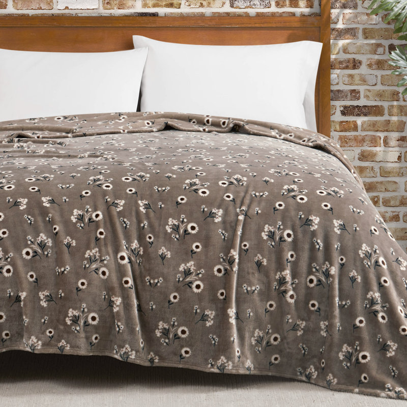 Lucky Brand Daisy Blankets, Twin XL, Light Brown