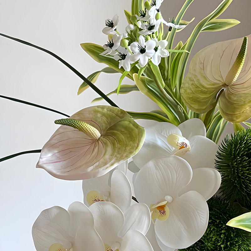 Ornements de fleurs simulées