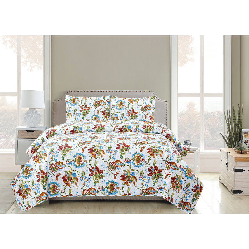 Elodie Polyester Percale Floral Quilt, King Quilt  + 2 King Shams