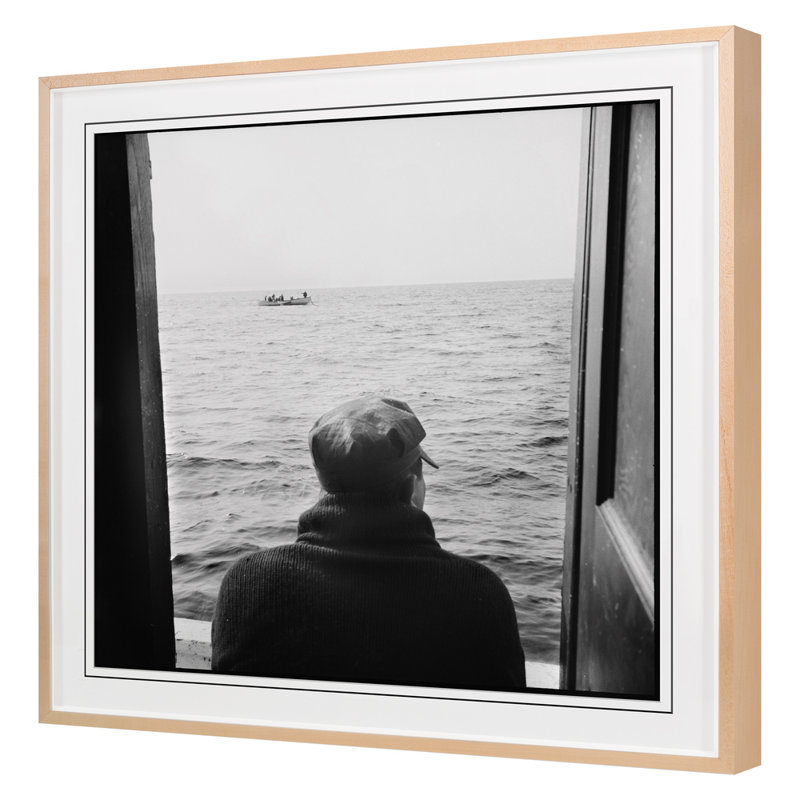 «Man on Boat» par Grand archives - reproduction d'un seul cadre, Cadre érable, H 36 po x l 36 po