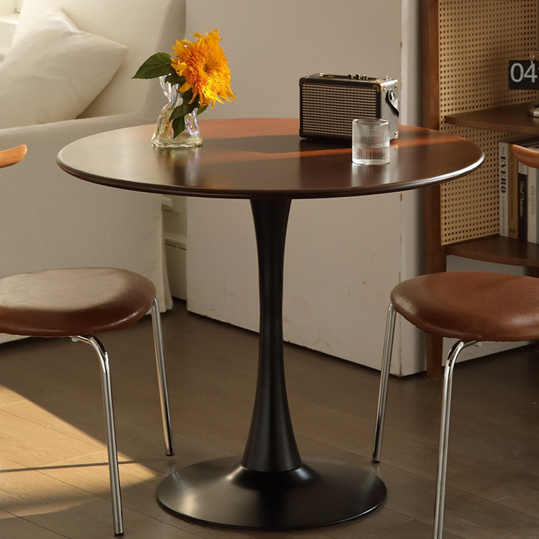 Bjarnheiður Pedestal Dining Table